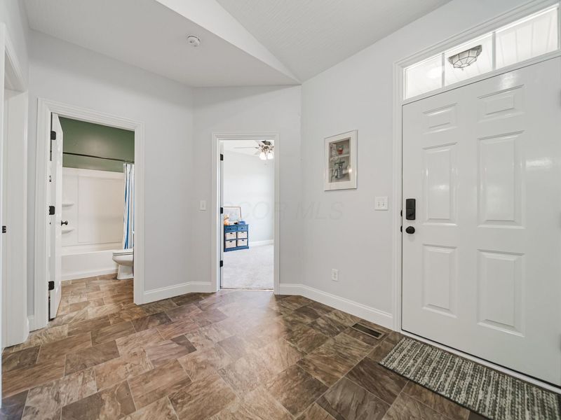 424 Rolling Acre Drive, Lithopolis, OH 43136 Photo 8