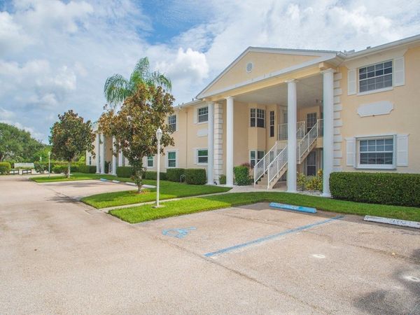 700 Lake Orchid Circle, Unit 204, Vero Beach, FL 32962