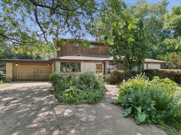 103 South Parkway , Prospect Heights, IL 60070