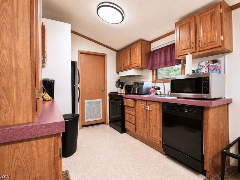 8 Eddy Road, Madison, OH 44057 Photo 13