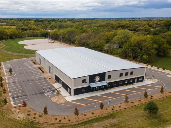 19300 Metcalf Avenue, Stilwell, KS 66085