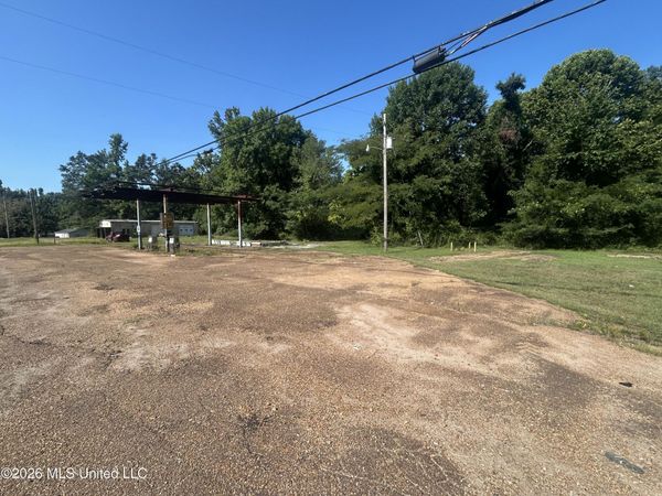 900 S Applegate Street, Winona, MS 38967
