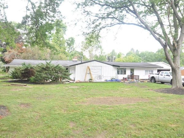 10 Pleasantview Drive, East Aurora, NY 14052