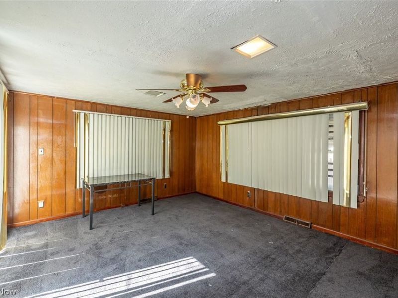 17004 Stockbridge Avenue, Cleveland, OH 44128 Photo 10