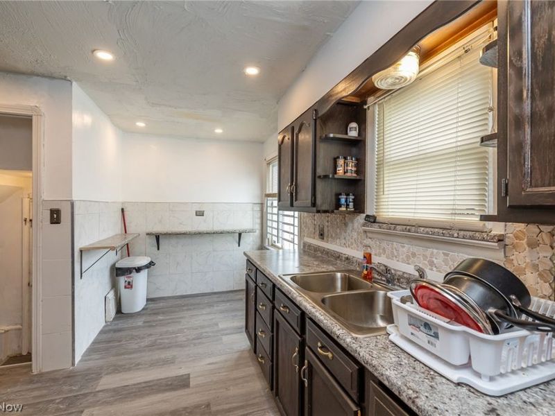 17004 Stockbridge Avenue, Cleveland, OH 44128 Photo 12