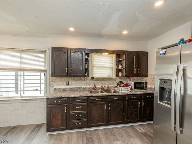 17004 Stockbridge Avenue, Cleveland, OH 44128 Photo 13