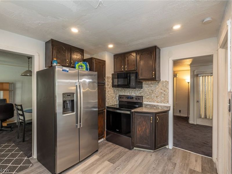 17004 Stockbridge Avenue, Cleveland, OH 44128 Photo 15