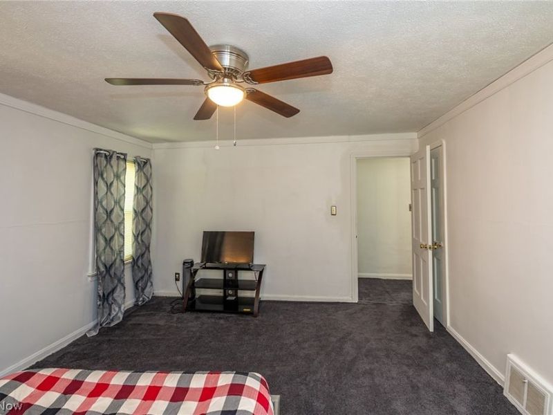 17004 Stockbridge Avenue, Cleveland, OH 44128 Photo 21