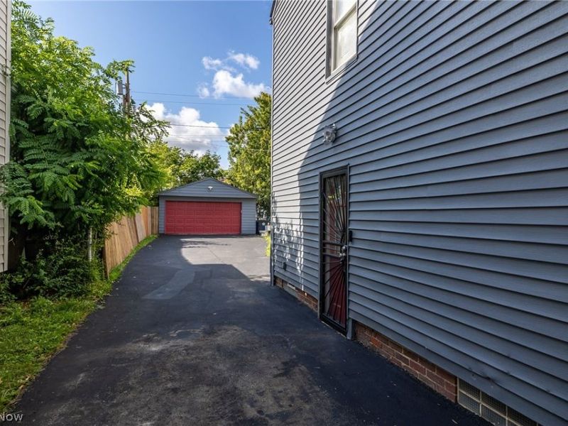 17004 Stockbridge Avenue, Cleveland, OH 44128 Photo 29