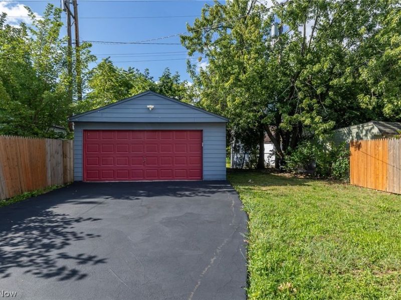 17004 Stockbridge Avenue, Cleveland, OH 44128 Photo 31