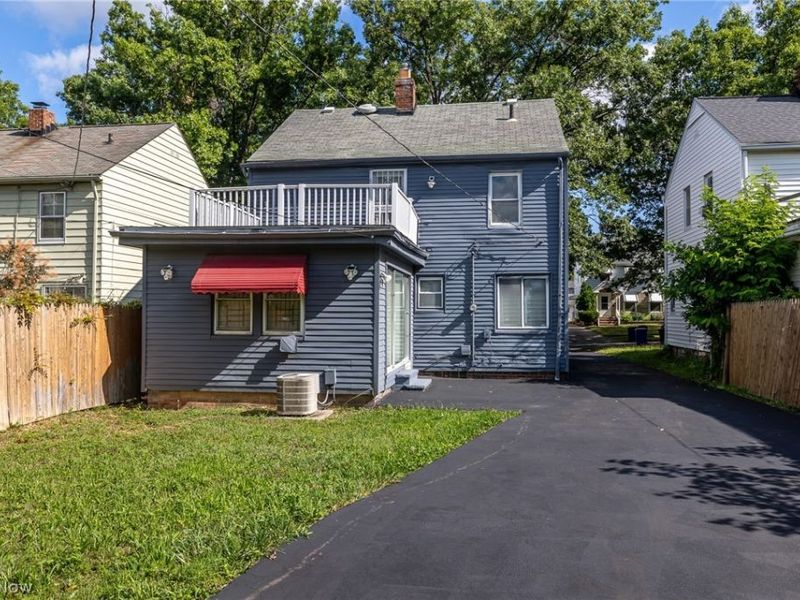17004 Stockbridge Avenue, Cleveland, OH 44128 Photo 32