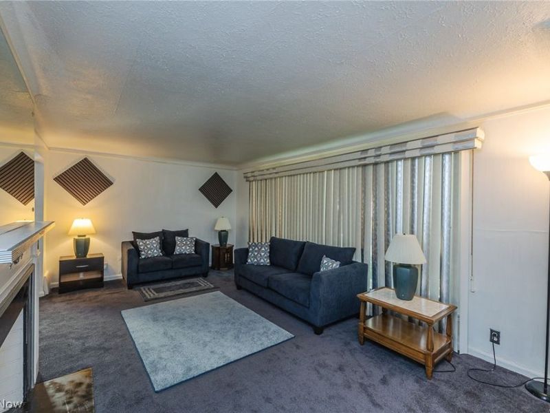 17004 Stockbridge Avenue, Cleveland, OH 44128 Photo 5