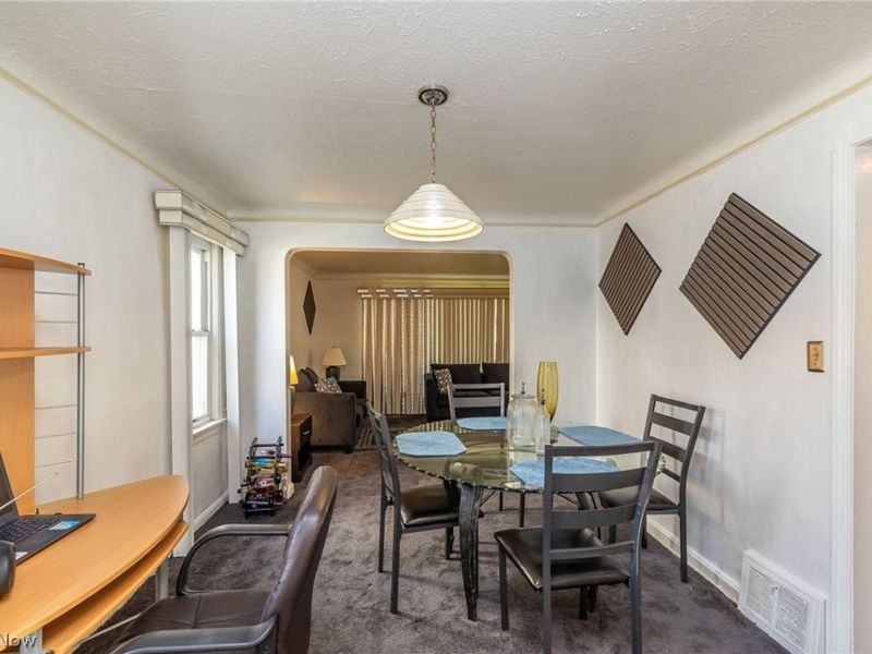 17004 Stockbridge Avenue, Cleveland, OH 44128 Photo 9