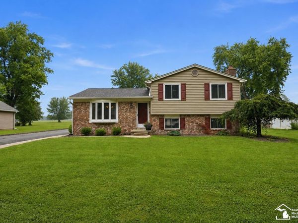33429 Ludwig Drive, Rockwood, MI 48173