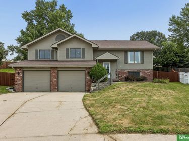 2810 Courtney Circle, Bellevue, NE 68123