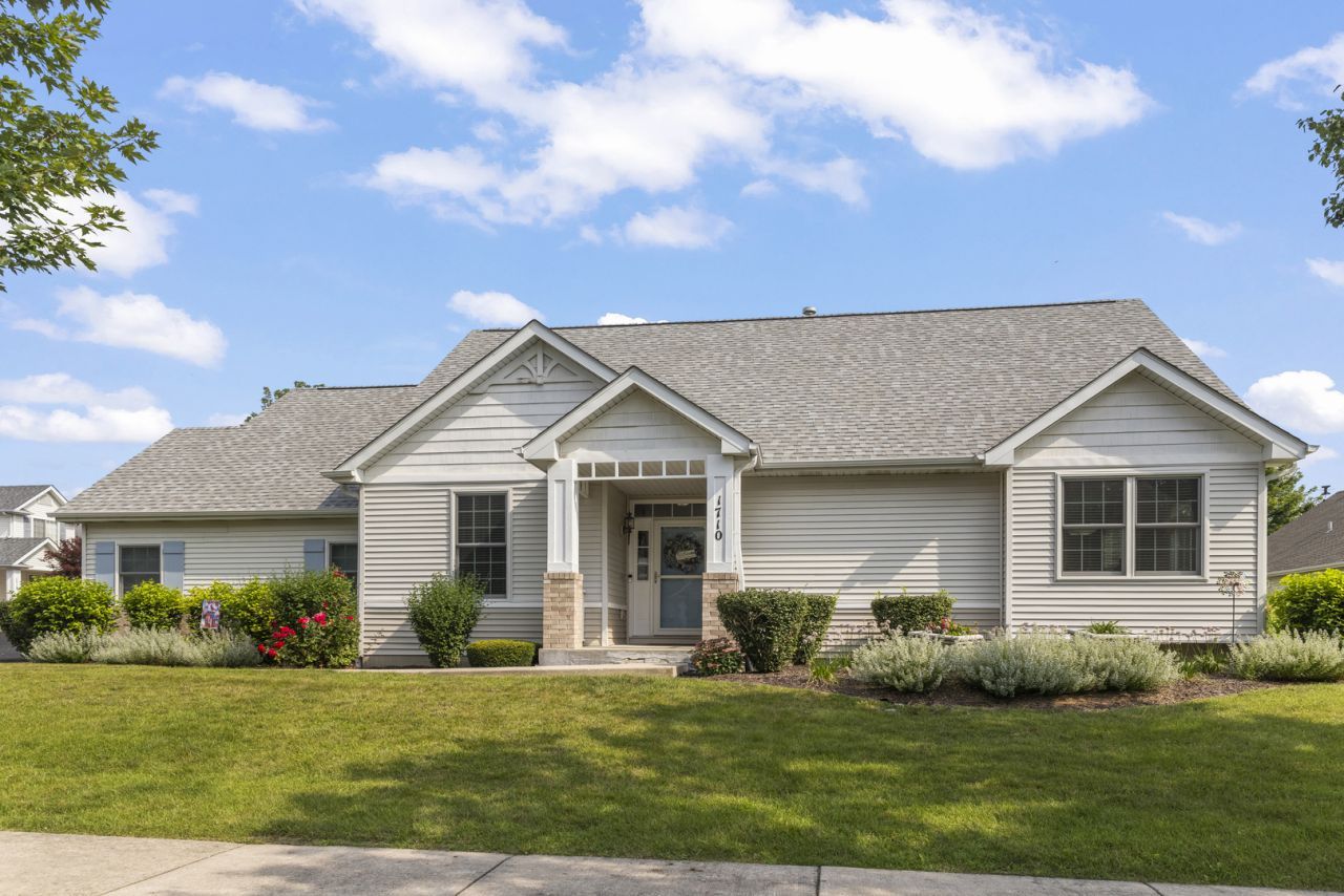1710 Devonshire Lane, Shorewood, IL 60404 Main Photo