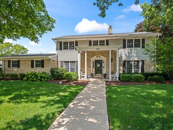 530 PINECROFT Drive , Roselle, IL 60172