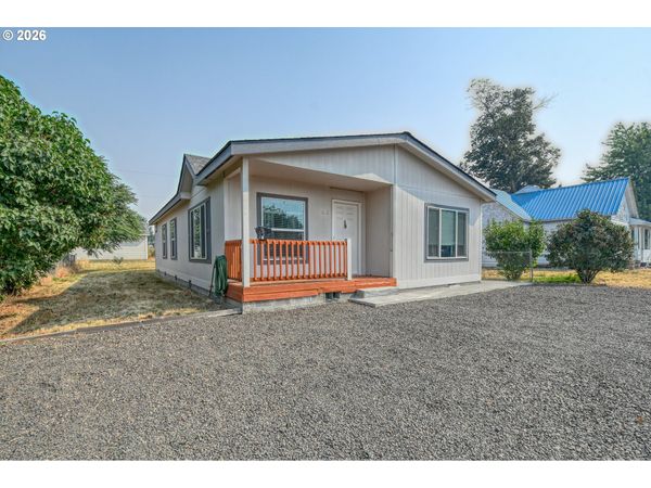 315 E College ST, Athena, OR 97813