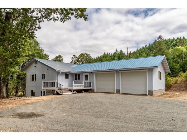 8824 GREEN VALLEY RD, Oakland, OR 97462