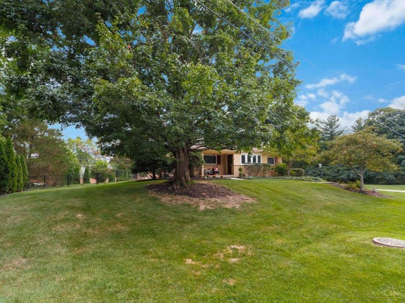 8357 Richland Drive, Anderson Twp, OH 45255 Photo 3