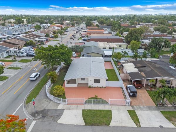 3685 W 9th Ave , Hialeah, FL 33012