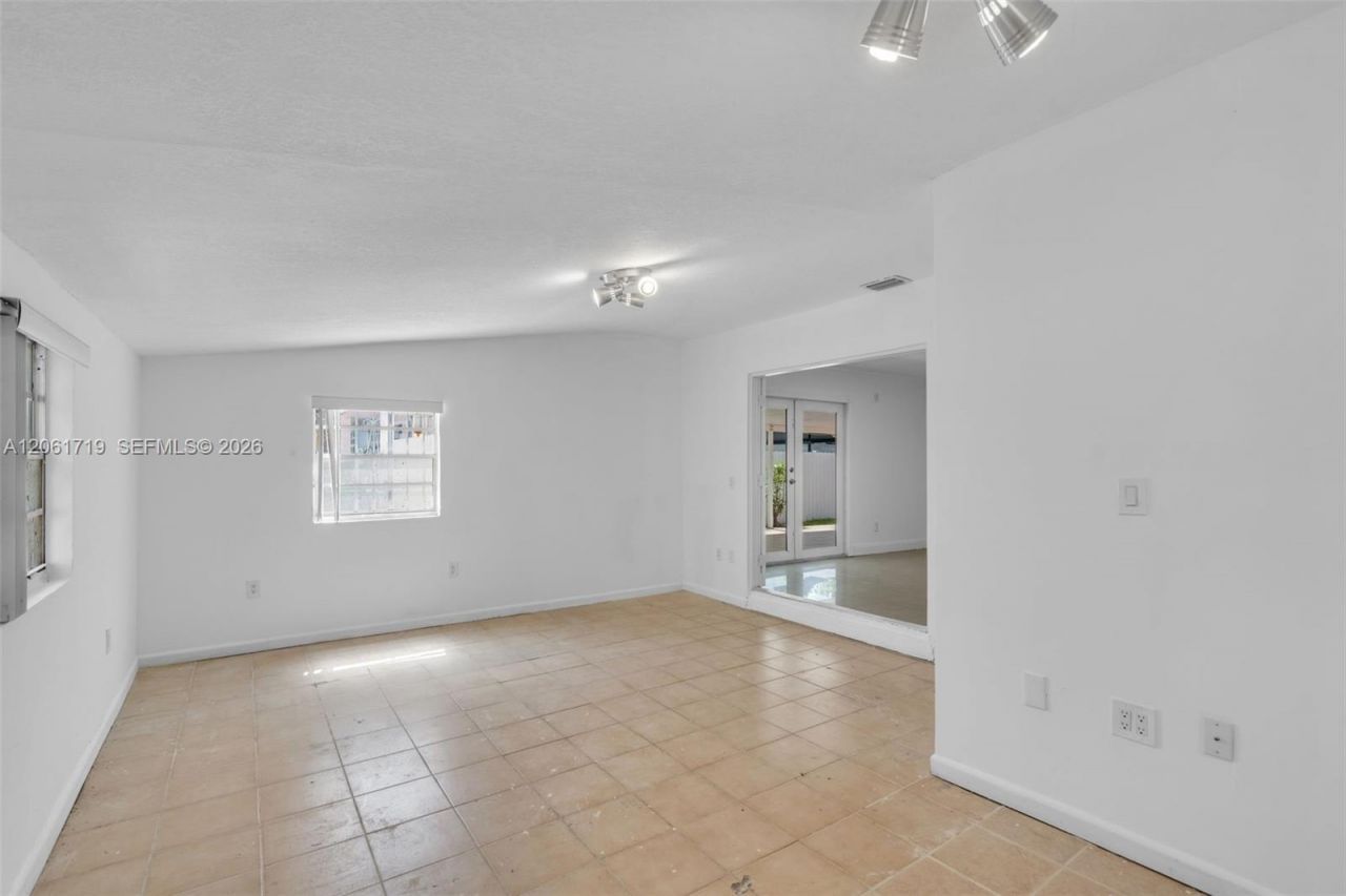 3685 W 9th Ave, Hialeah, FL 33012 Photo