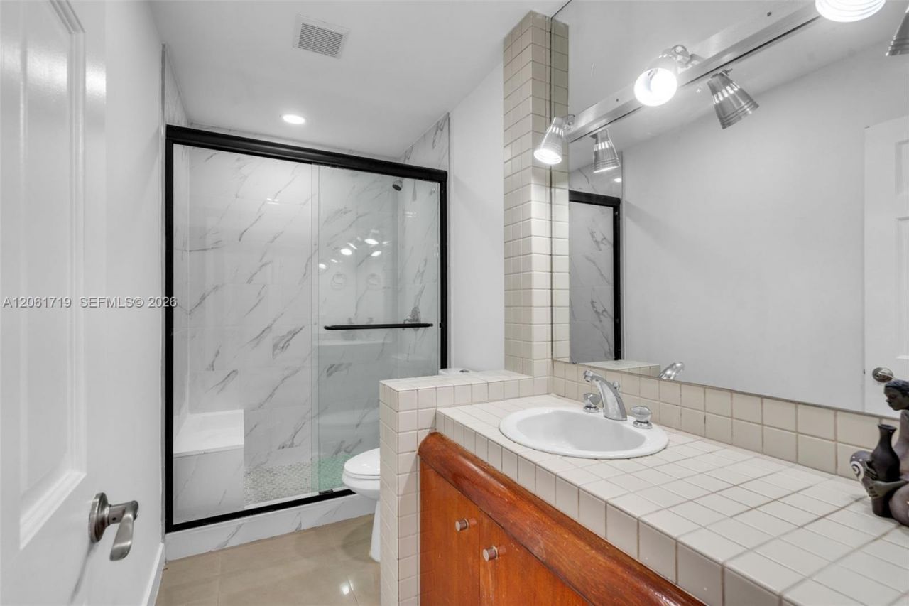 3685 W 9th Ave, Hialeah, FL 33012 Photo