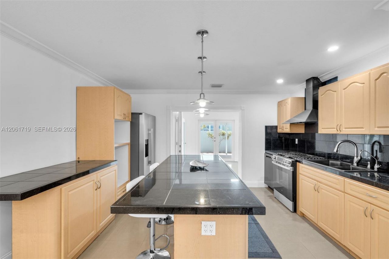 3685 W 9th Ave, Hialeah, FL 33012 Photo