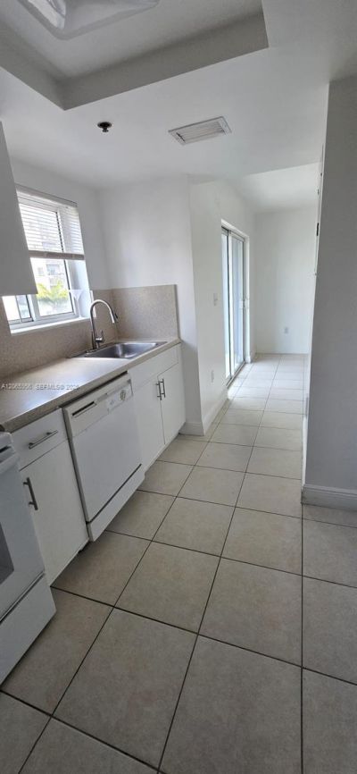 2415 NW 16th St Rd , Unit 315, Miami, FL 33125 Photo