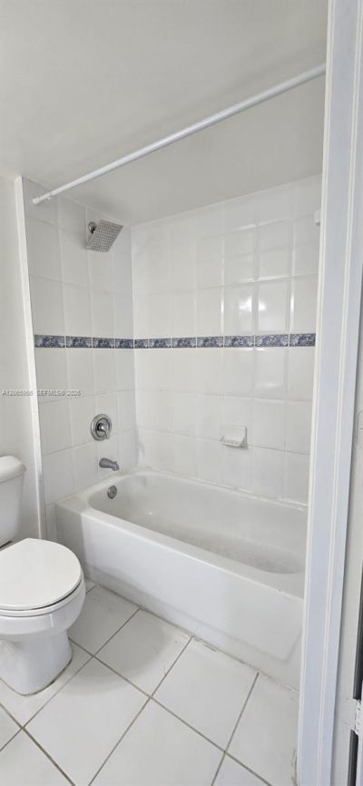 2415 NW 16th St Rd , Unit 315, Miami, FL 33125 Photo