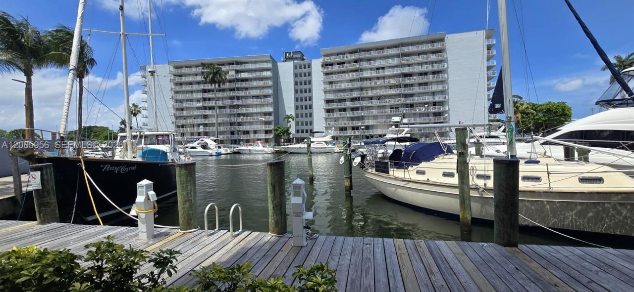 2415 NW 16th St Rd , Unit 315, Miami, FL 33125 Photo