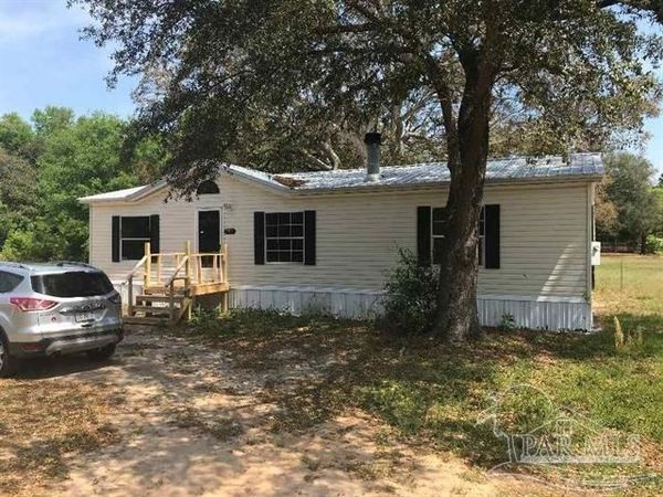 5456 Bluebird St, Milton, FL 32583