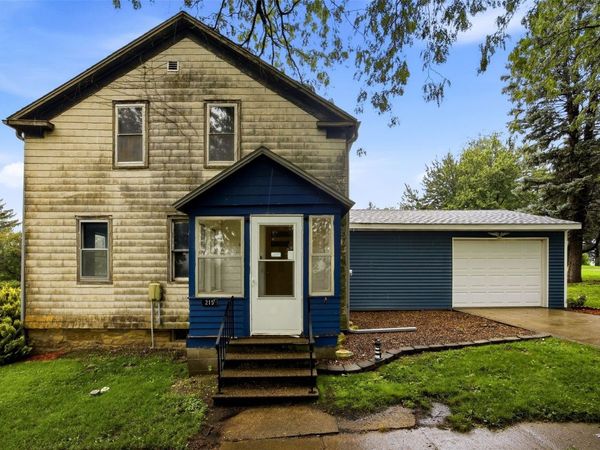215 53rd Avenue , Amana, IA 52203
