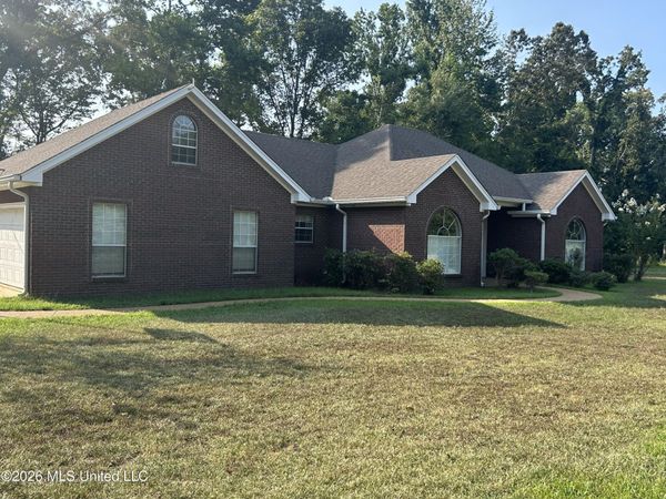195 County Road 370 , Greenwood, MS 38930