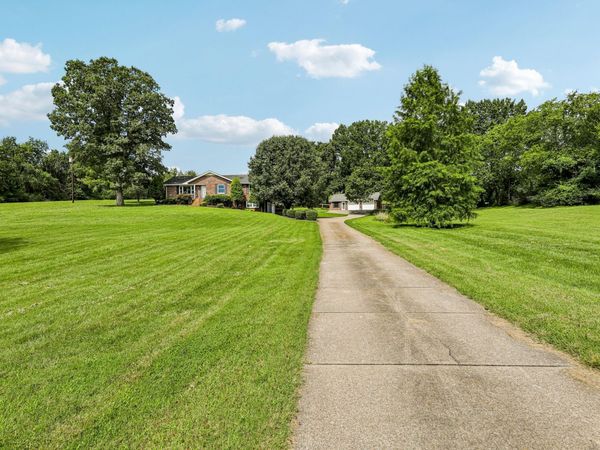 1205 Madison Creek Rd , Goodlettsville, TN 37072