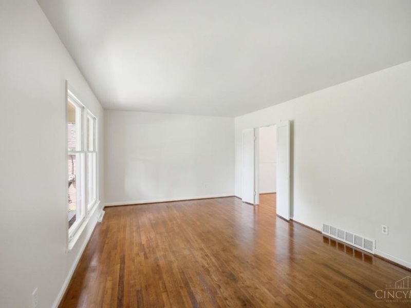 1046 Eastland Terrace, Anderson Twp, OH 45230 Photo 7