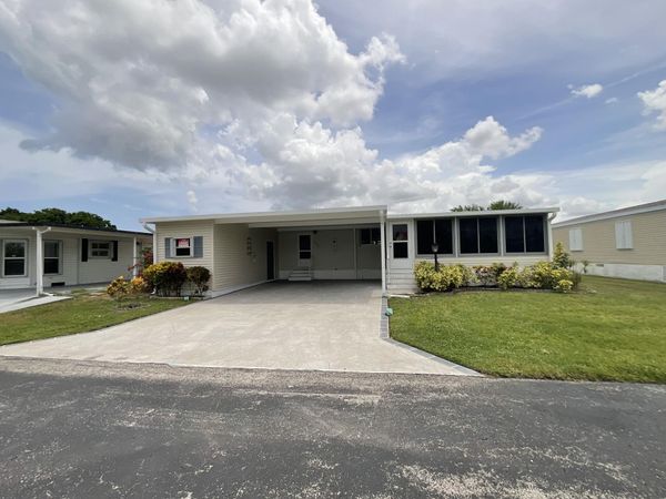 827 Sunglow Street, Boynton Beach, FL 33436