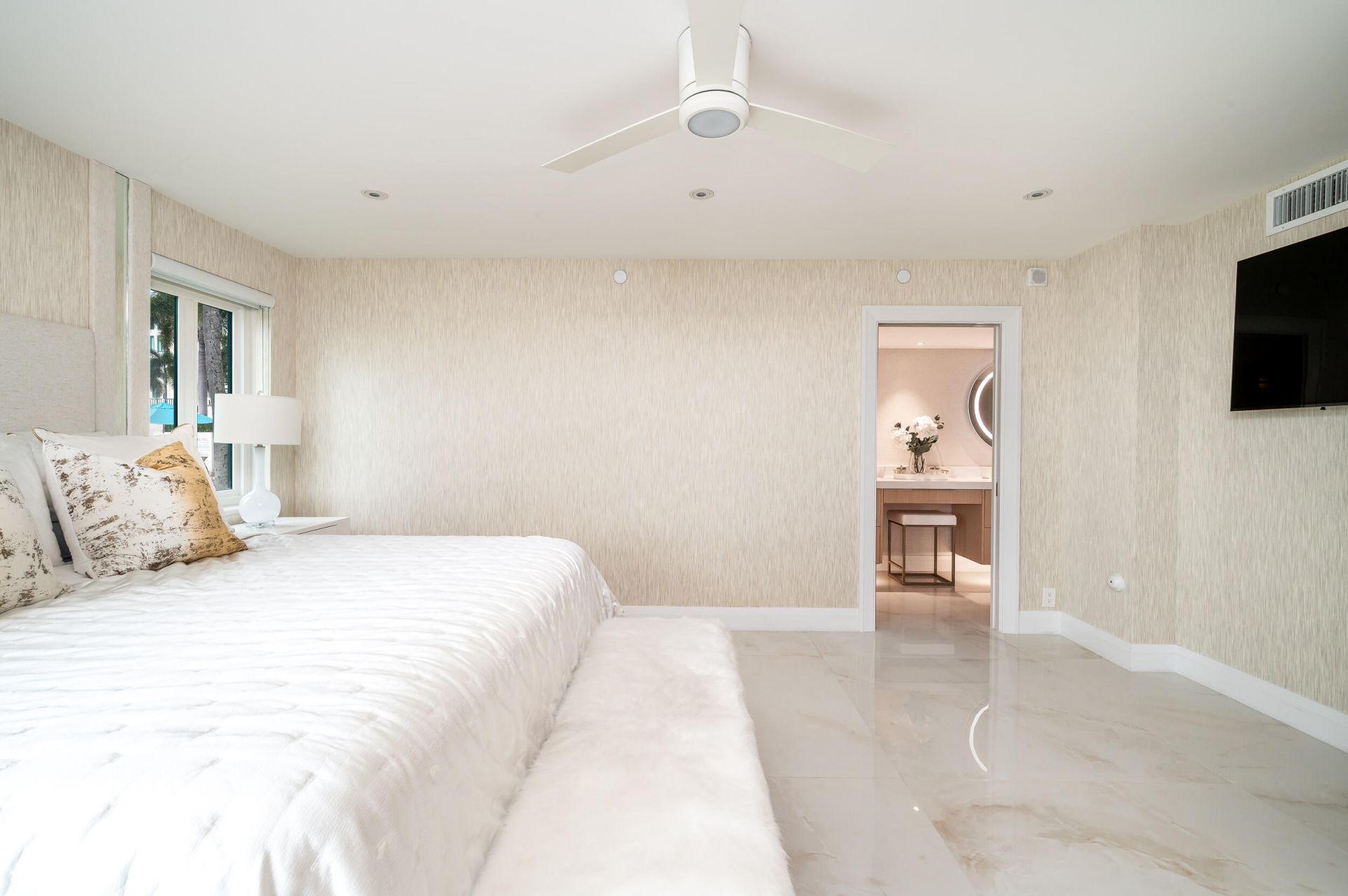 100 SE 5th Avenue, Unit 103, Boca Raton, FL 33432 Photo