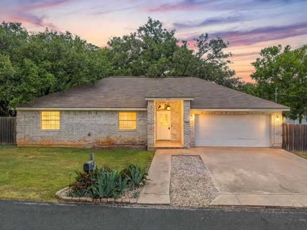 201 Pecan LN, Georgetown, TX 78628