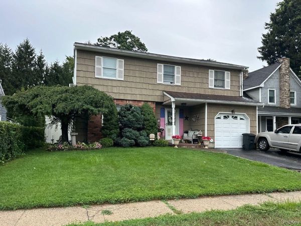60A Maplewood Road , Huntington Station, NY 11746