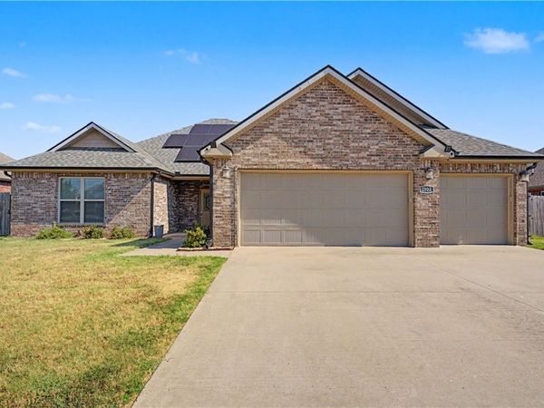 2302 SW Cadwell Avenue , Bentonville, AR 72713
