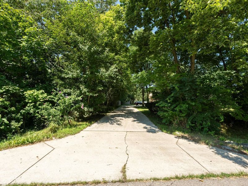 4880 Hayden Run Road, Columbus, OH 43221 Photo 3