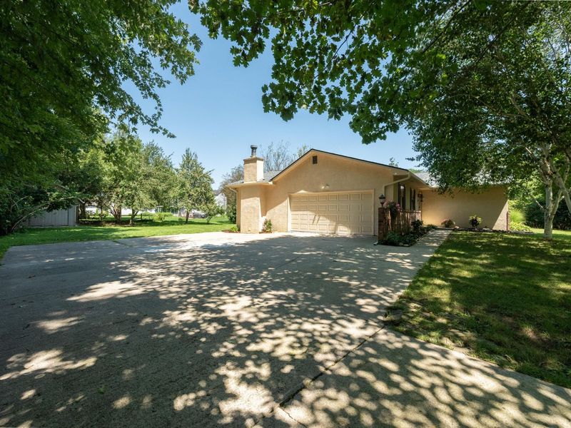 4880 Hayden Run Road, Columbus, OH 43221 Photo 6