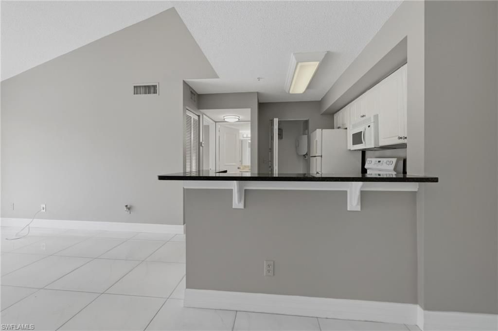 1265 Wildwood Lakes Blvd, Unit 207, Naples, FL 34104 Photo