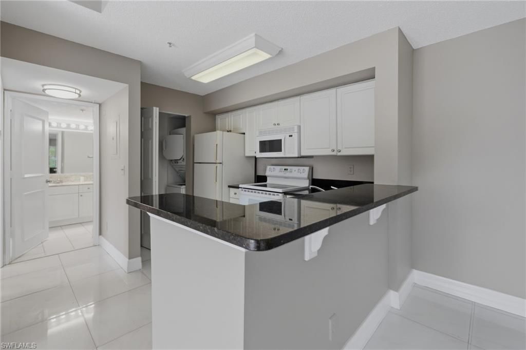 1265 Wildwood Lakes Blvd, Unit 207, Naples, FL 34104 Photo