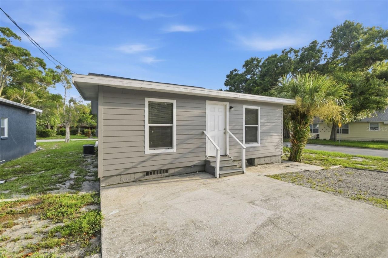 3745 S 16th Avenue S, Saint Petersburg, FL 33711 Photo
