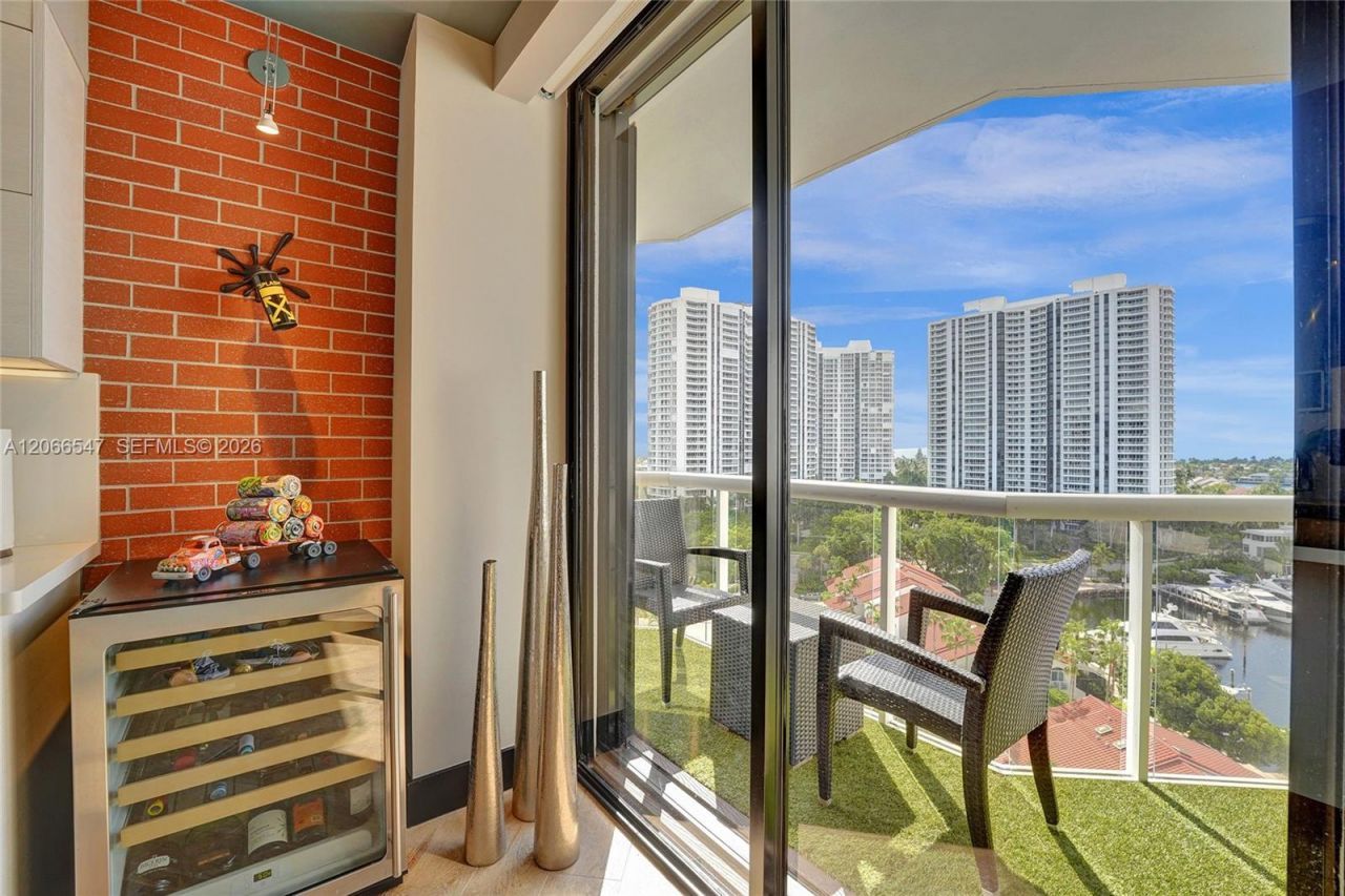 3610 Yacht Club Dr , Unit 1206, Aventura, FL 33180 Photo