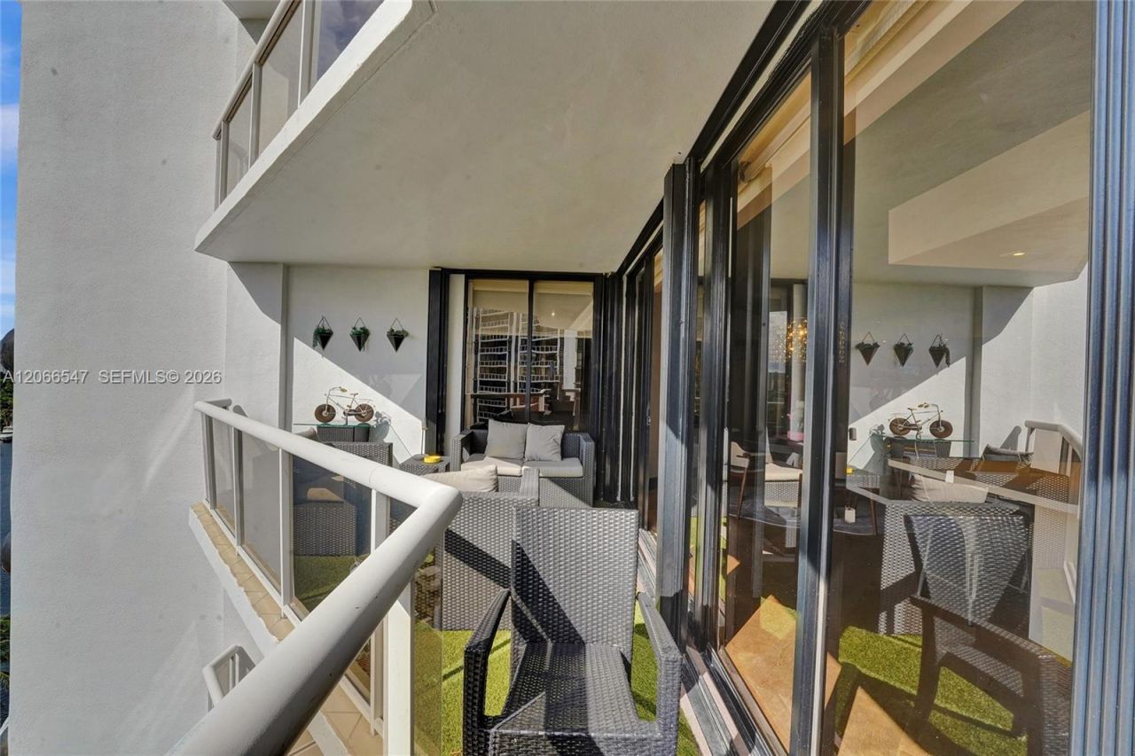 3610 Yacht Club Dr , Unit 1206, Aventura, FL 33180 Photo