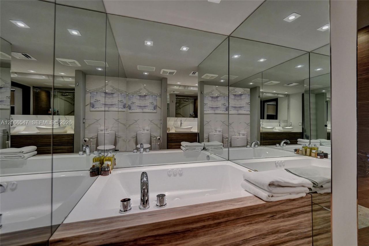3610 Yacht Club Dr , Unit 1206, Aventura, FL 33180 Photo