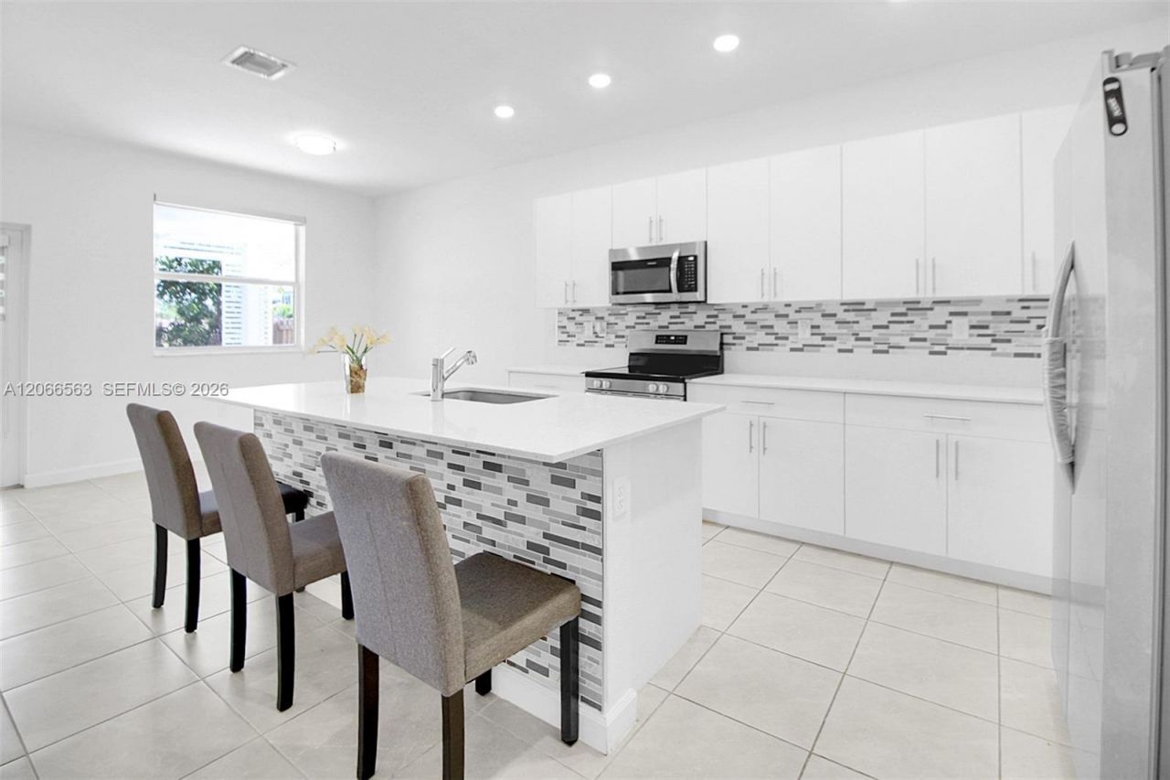879 SE 26th Ter , Homestead, FL 33035 Photo